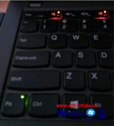 ThinkPad笔记本F1和F4键盘指示灯一直亮着怎么解决